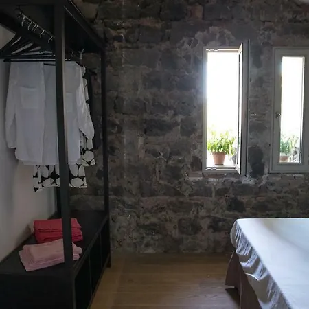 Ghe House * Katania